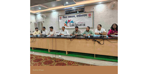 लखीसराय में विकास योजनाओं की समीक्षा, डीएम ने अधिकारियों को दिए समयबद्ध कार्रवाई के निर्देश